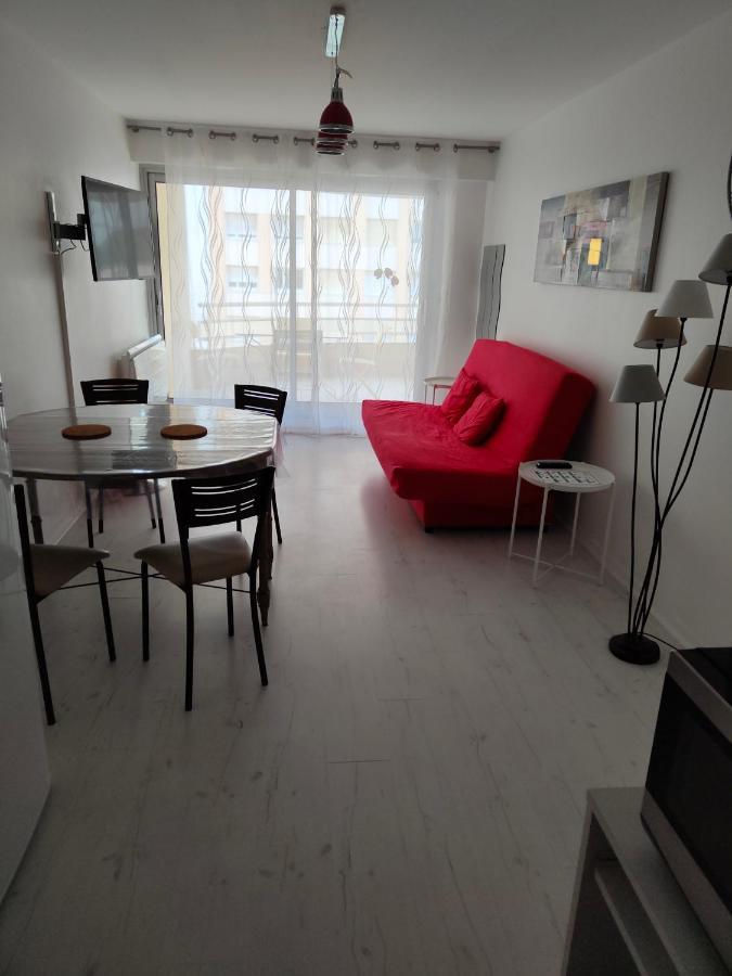 Appartement 2 Pieces Avec Une Grande Terrasse, 3 Etoiles, Wifi, Box Pour Vehicule Et Velos Les Sables-dʼOlonne Exteriér fotografie
